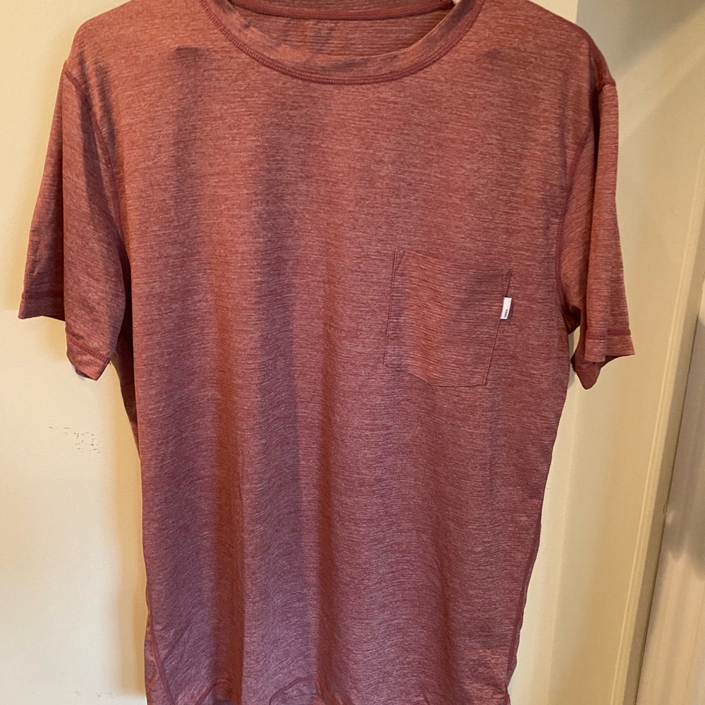 Vuori TradeWinds T Sz Medium Like New Condition